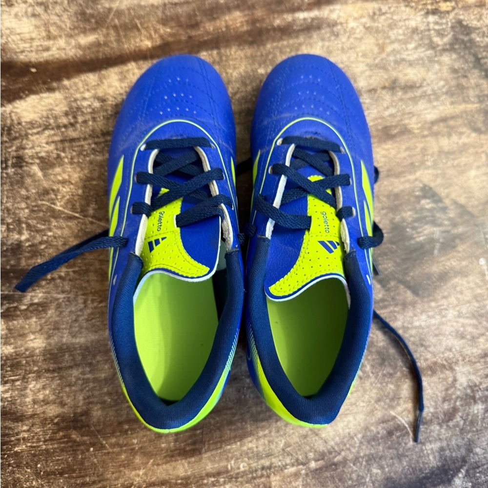 Kids 2 boys soccer cleats